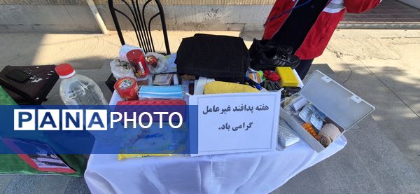 گرامیداشت هفته پدافند غیرعامل در مدرسه زنده جانی شهرستان کاشمر 