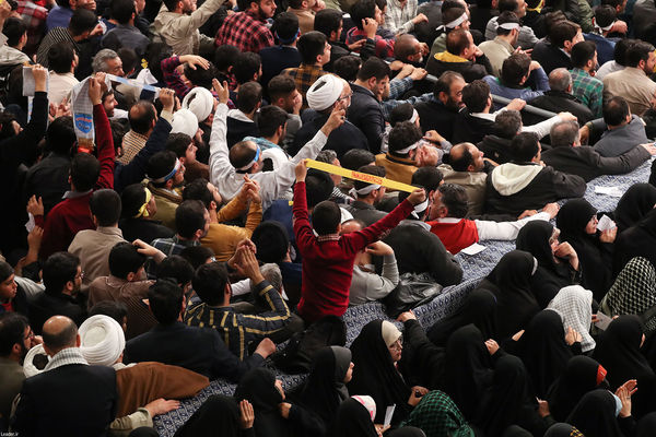 دیدار جمعی از رأی اولی‌ها و خانواده‌های شهدا با رهبر انقلاب اسلامی