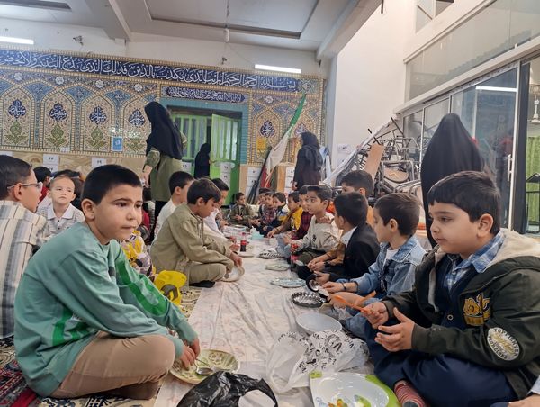 مسجد حسین‌بن‌علی (ع) میزبان لبخند دانش‌آموزان در جشن میلاد دو امام