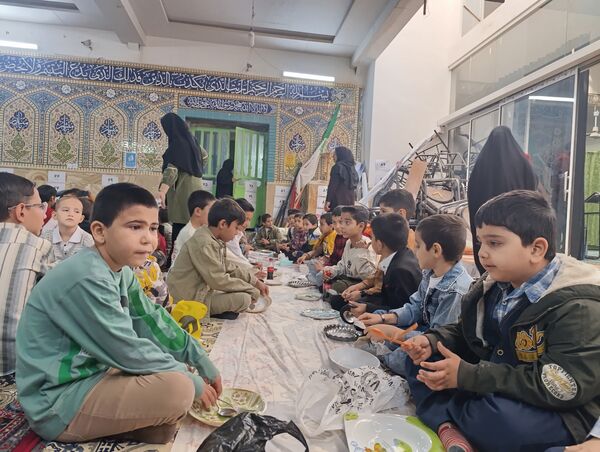 مسجد حسین‌بن‌علی (ع) میزبان لبخند دانش‌آموزان در جشن میلاد دو امام