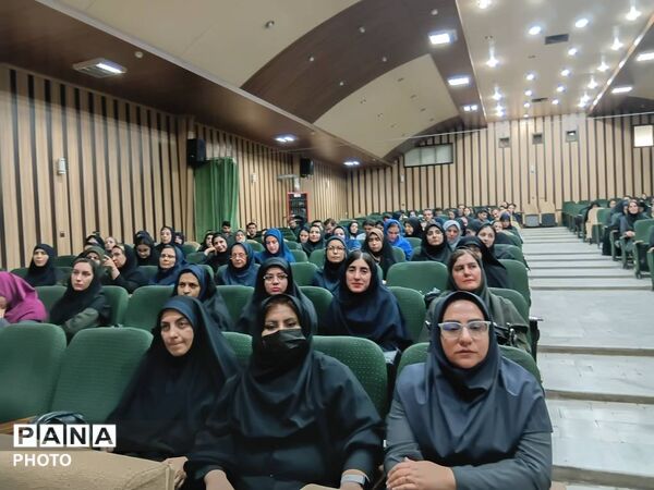 همایش استان مشاوران مدارس استان البرز در هفته سلامت روان 