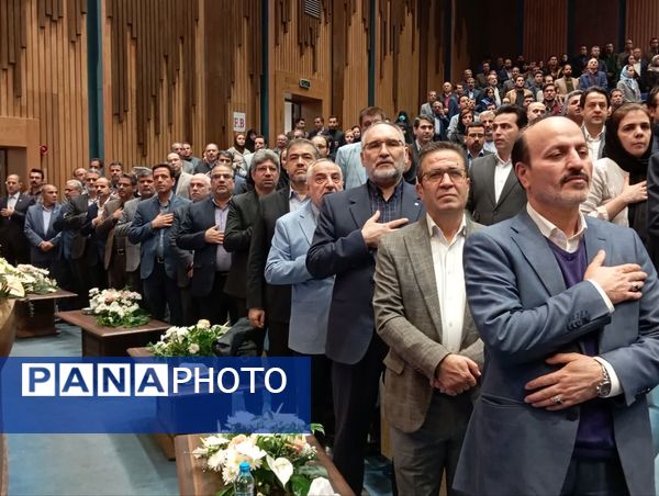 آیین تجلیل از واحدهای نمونه استاندارد و سفیران دانش‌آموزی استاندارد