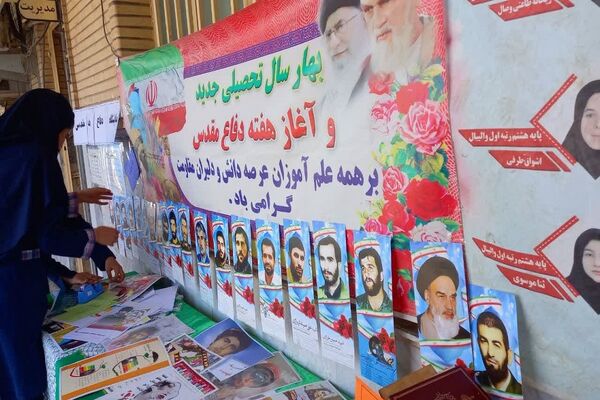 دانش‌آموزان ناحیه4 اهواز روز اول مدرسه را با یاد شهدا آغاز کردند