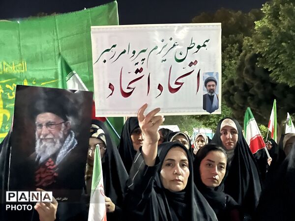 راهپیمایی و تجمع مردمی در هشتگرد ساوجبلاغ با حضور پرشور مردم 