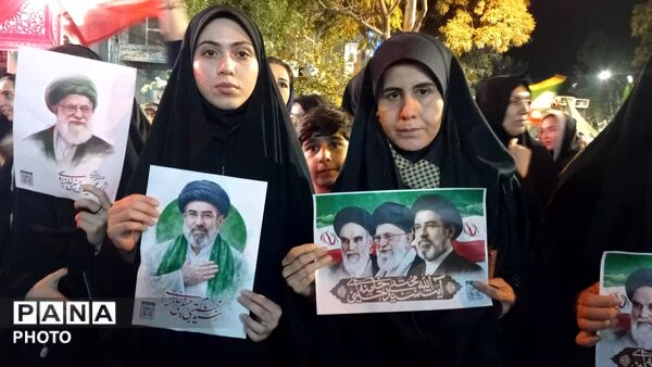 هم‌نوایی فرهنگیان و دانش‌آموزان اهر در سوگواره شبانه رهبر شهید