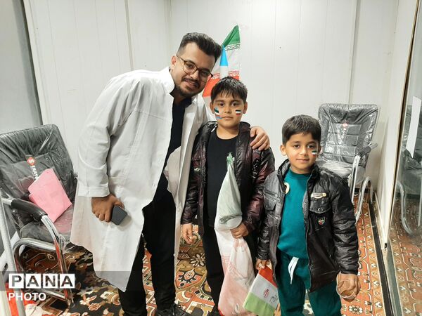 پویش «با هم قوی‌تر شویم»  در میدان ۱۵ خرداد