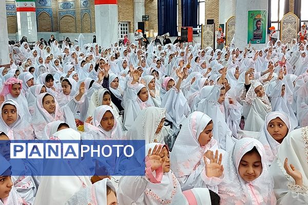 جشن تکلیف دانش‌آموزان دختر منطقه کهریزک 