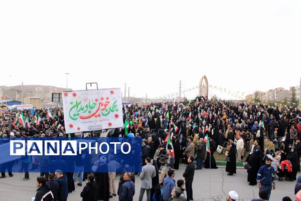 حضور گسترده اقشار مختلف مردم پردیس در راهپیمایی ۲۲ بهمن