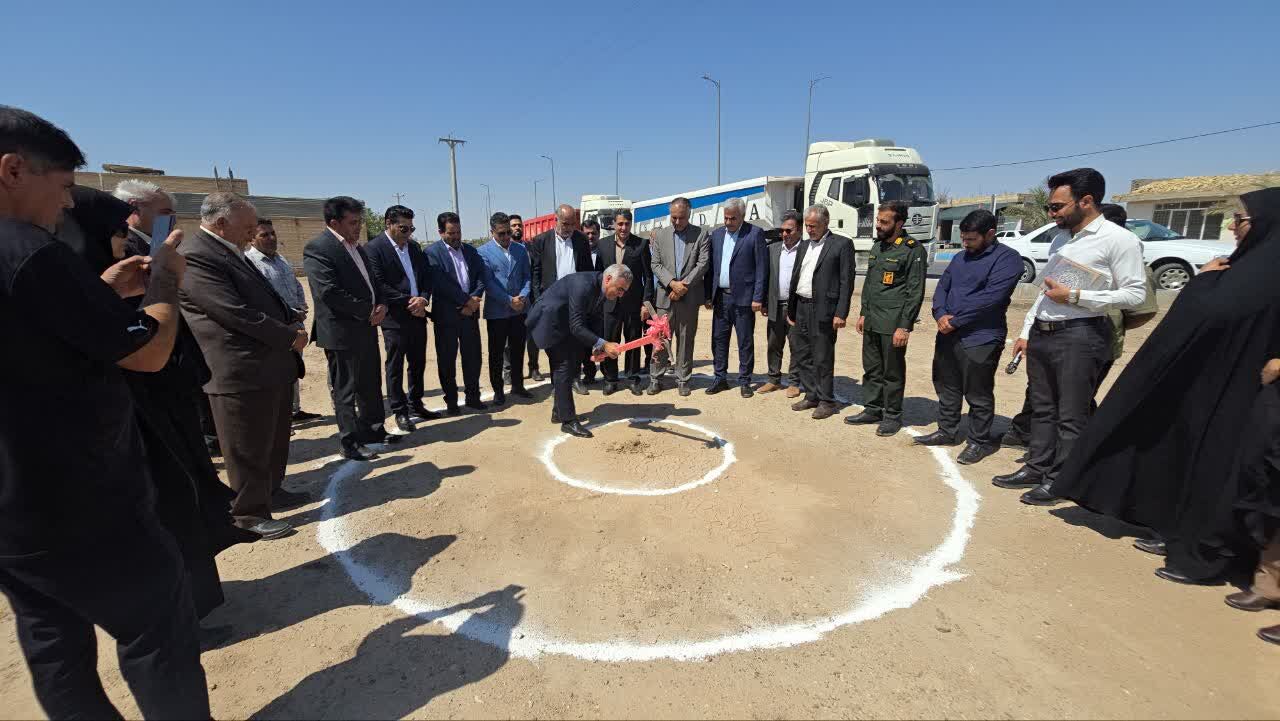  آیین کلنگ‌زنی مدرسه ۶ کلاسه وحشی بافقی در بافق