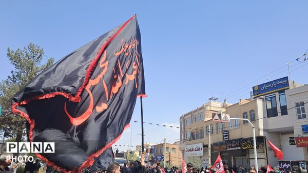 برپایی موکب‌ «جاماندگان عشاق الحسین» سازمان دانش‌آموزی یزد در نجف‌آباد