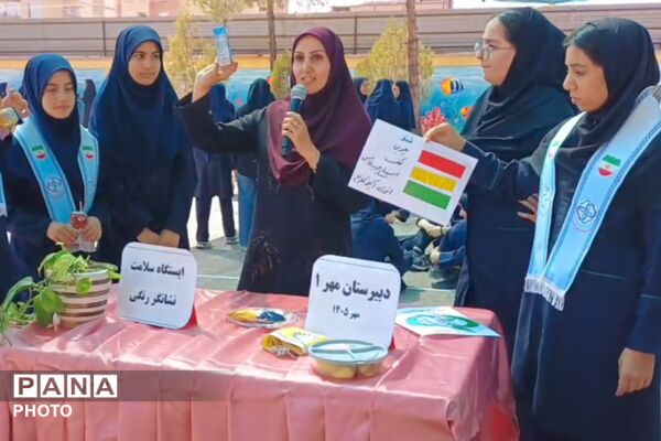 سه ایستگاه سلامت در زنگ تفریح  دبیرستان مهر نیشابور 
