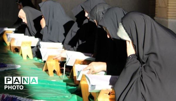 برنامه جزء خوانی قرآن کریم در گلزار شهدای شهرستان مروست