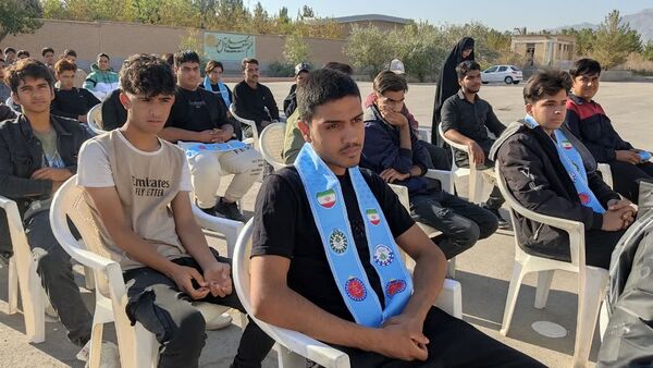 زنگ آغاز هفته پدافند غیرعامل در هنرستان آیت‌الله خامنه‌ای 
