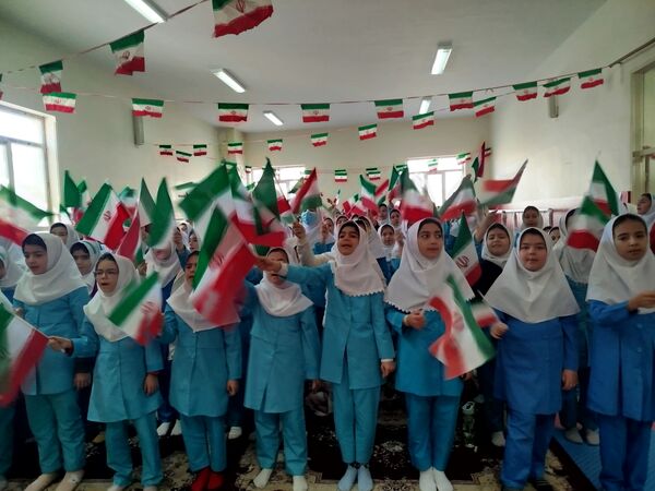 طنین زنگ انقلاب در مدارس شهرستان هوراند