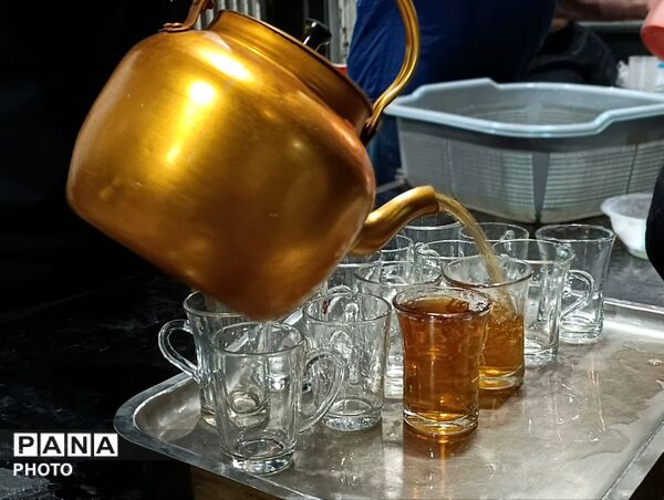 جلوه‌هایی از تجمع میدان امام خمینی(ره) قم در دومین شب محرم