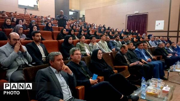 درخشش مقام آوران کشوری و استانی در سالن همایش بانک ملی بجنورد