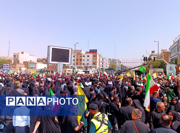 وداع تهرانی‌ها با پیکر مطهر شهدای حمله تروریستی رژیم صهیونیستی 