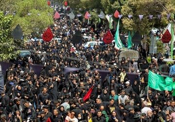 قبله تهران؛ میعادگاه هزاران جامانده اربعین در مسیر عشق به سیدالشهدا (ع)