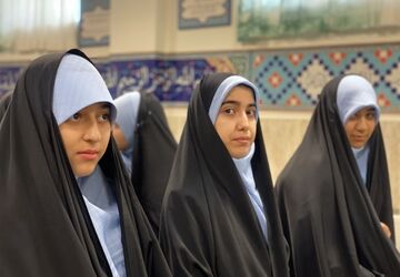 یادواره‌ی شهدا در دبیرستان شاهد شهدای اقتدار شهرستان ملارد 