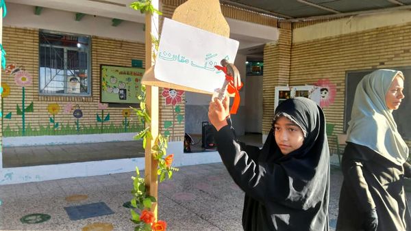 «صبحگاه مقاومت» در مدرسه شهید مطهری فین 
