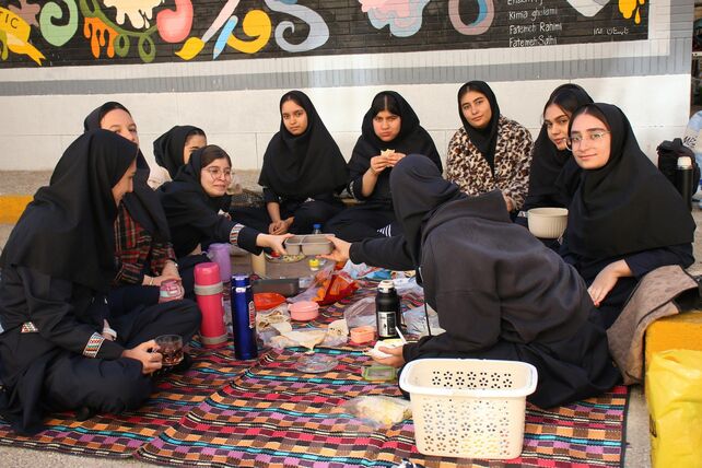 صبحانه سلامت در هنرستان شهید سادلجی؛ گامی برای تقویت بدن و ذهن هنرجویان
