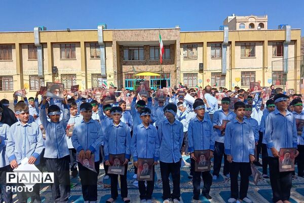 برپایی نمازجماعت در دبستان پسرانه میثاق باقرشهر 