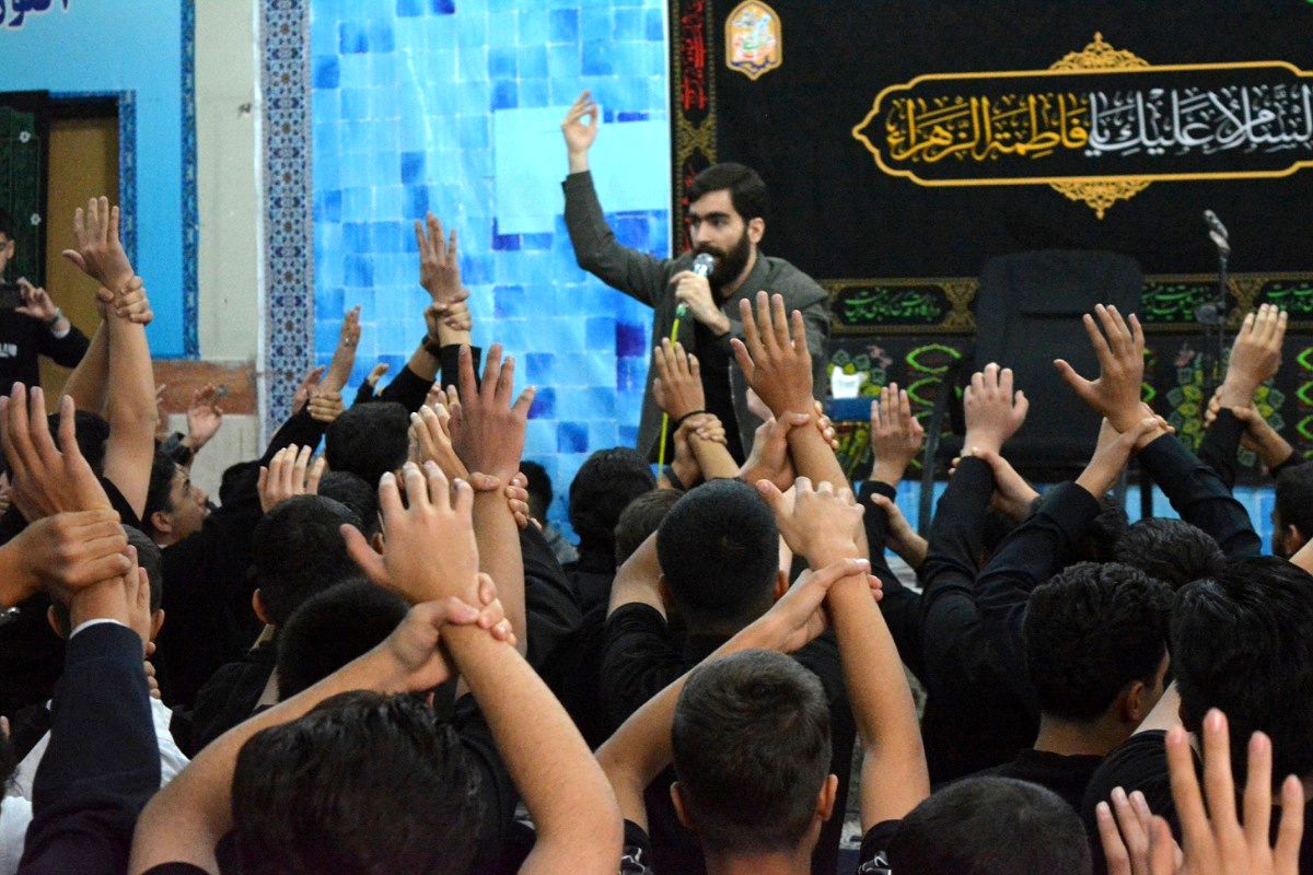 هم‌نوایی دانش‌آموزان مدرسه شهدای علم و فناوری در سوگ حضرت زهرا(س)