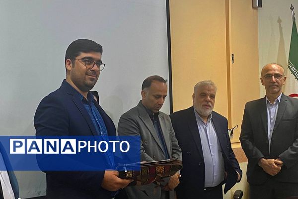 جلسه ستاد شاهد ورامین با محوریت ارتقای کیفیت آموزشی و تجلیل از فرزندان شهدا