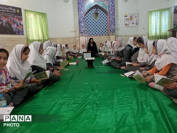 محفل انس با قرآن کریم در ماه مبارک رمضان دبستان نرجس