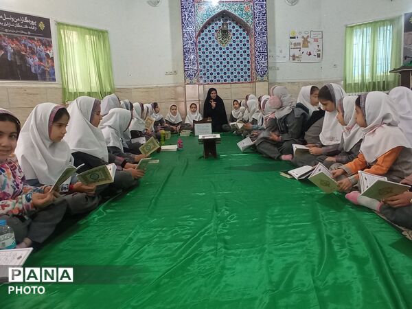 محفل انس با قرآن کریم در ماه مبارک رمضان دبستان نرجس