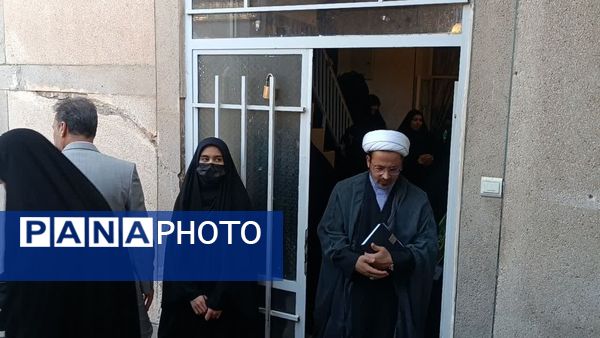 بازدید مسئولین اداره آموزش و پرورش از حوزه علمیه مکتب نرجس کاشمر