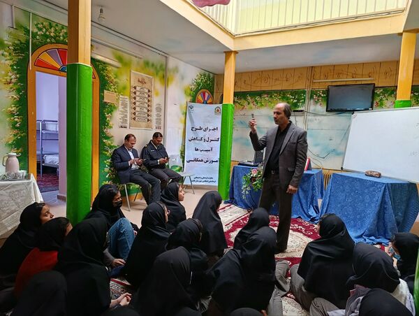  جلسه آموزش خانواده در دبیرستان نمونه اندیشه 