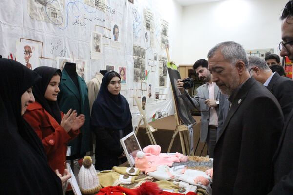 جشن ایرانمون در دبیرستان نمونه دولتی مهشید مصلی‌نژاد