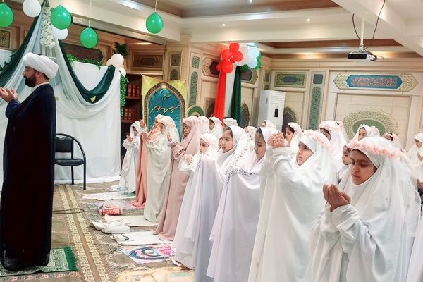 پروازِ تا خدا با بال‌های نماز در آستانه میلادِ مـنجی