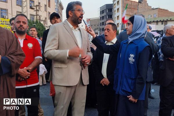 روایت غدیر از قاب خبرنگاران  نوجوان پرشور پانا در راهپیمایی شهرستان قدس