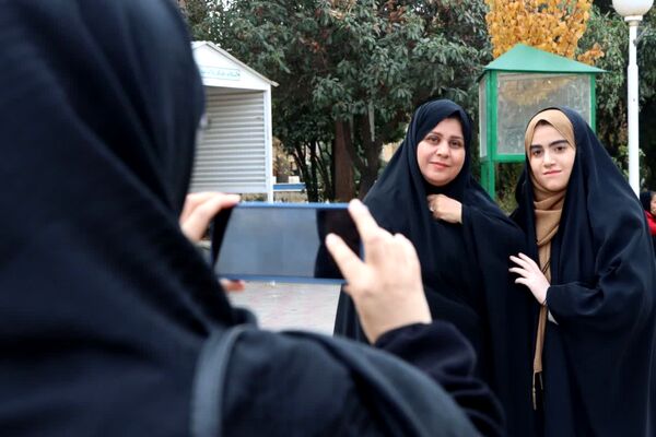 اعزام دانش‌آموزان دختر یزدی به سفر معنوی حج عمره