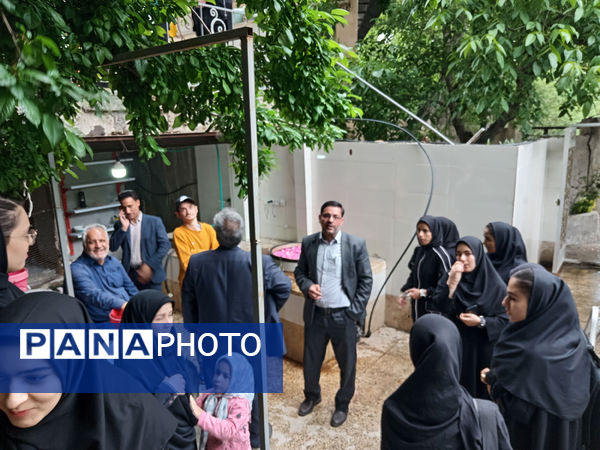 بازدید دانش‌آموزان جعفرآباد از کارگاه گلاب‌گیری روستای «بنابر»