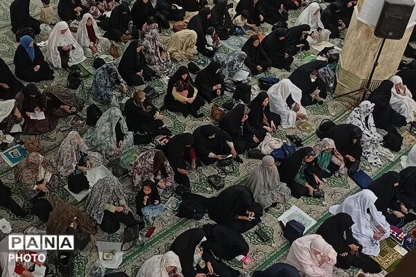  نماز جمعه در صحن مطهر امامزاده جعفرابن موسی الکاظم پیشوا