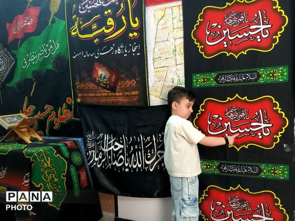دبستان معراج منطقه ۱۰ تهران میزبان زائران مراسم تشییع رهبر شهید 