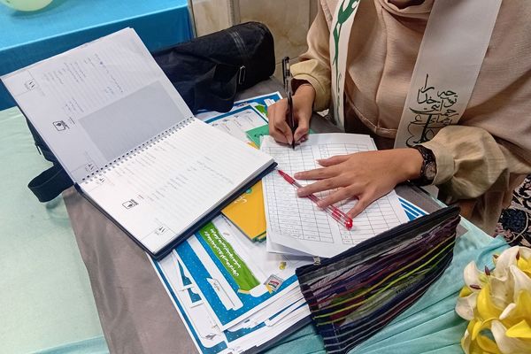 ورود دانش‌ آموزان دختر ناحیه دو شهرری به مراسم معنوی اعتکاف 