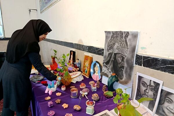 نمایشگاه فرهنگی و هنری دبیرستان عترت