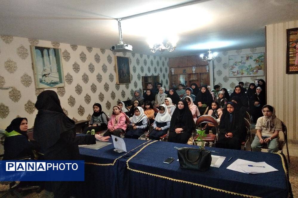 آموزش مقدماتی خبرنگاری در کانون ١۵ خرداد ناحیه ٣ آغاز شد