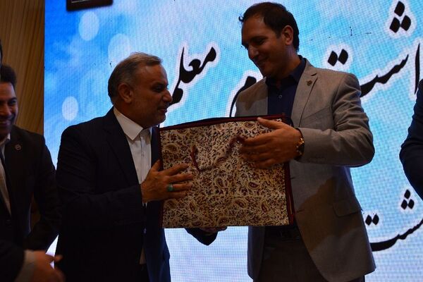 برگزاری مراسم گرامیداشت مقام معلم در بهارستان‌دو