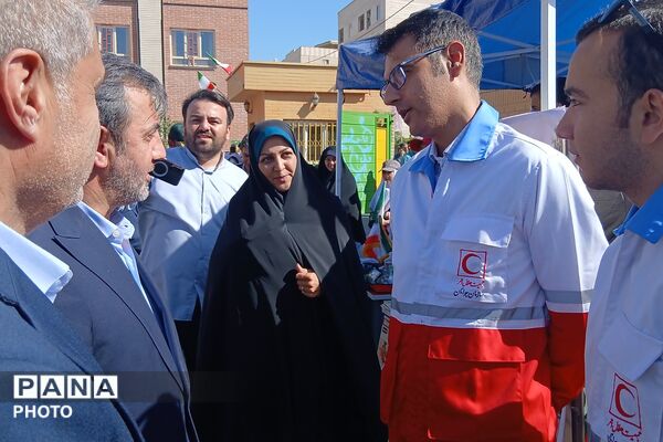 آغاز سال تحصیلی در مدرسه دخترانه مهرنگار باقر شهر با حضور مسئولان 