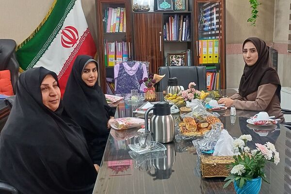 جشن شکوفه ها در دبستان هیات امنایی آزاده ناحیه دو شهرری 