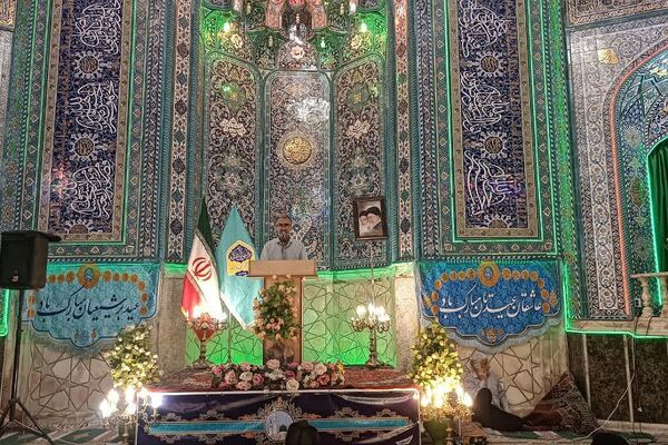 حضور پرشور دانش‌آموزان و فرهنگیان در نماز جمعه این هفته شهرستان ورامین