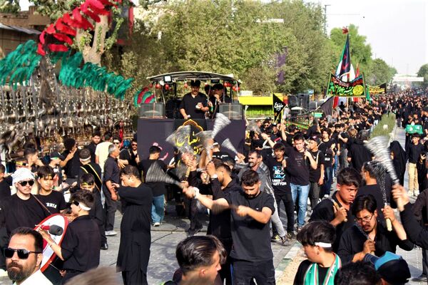 حضور پرشور کودکان قمی در دسته‌های عزاداری روز تاسوعا 