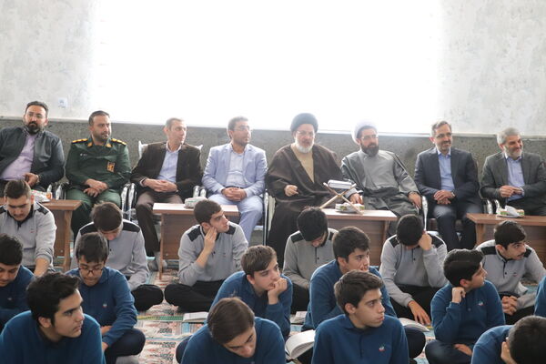 محفل انس با قرآن در مدرسه میثاق مکتب‌الصادق (ع) 