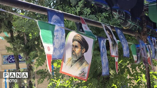 حضور پرشور مردم فارسان در گلزار شهدا؛ تجدید میثاق با آرمان‌های ایثار و شهادت