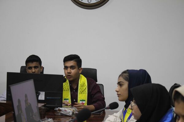 حضور قائم مقام معاون وزیر در سازمان دانش‌آموزی با دانش‌آموزان پیشتاز هرمزگانی